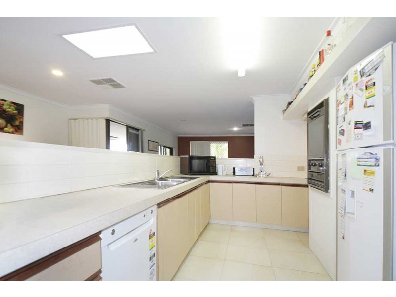 7 Ambassador Court, Thornlie WA 6108