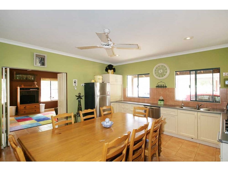 4 Robinson Road, Roleystone WA 6111