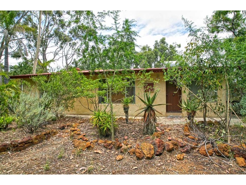 4 Robinson Road, Roleystone WA 6111