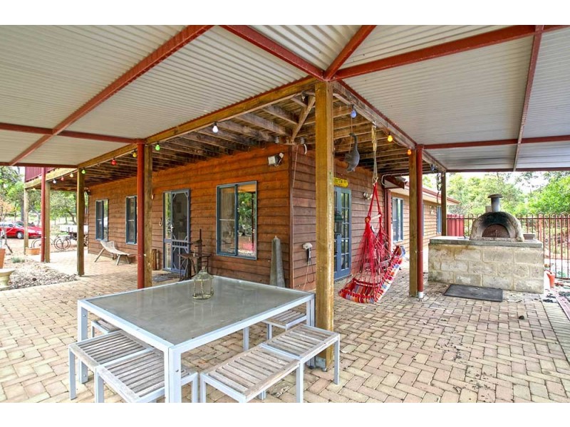 4 Robinson Road, Roleystone WA 6111