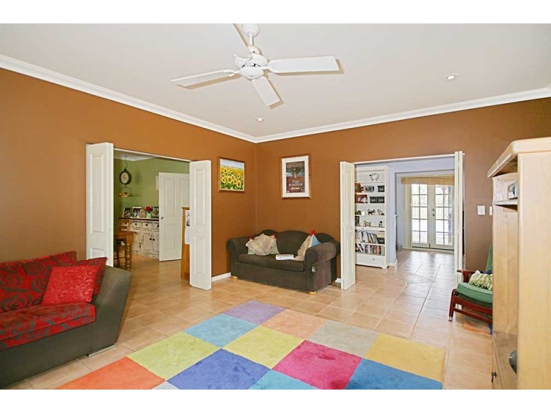 4 Robinson Road, Roleystone WA 6111