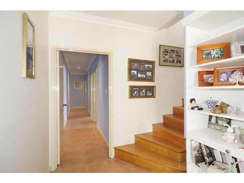 4 Robinson Road, Roleystone WA 6111