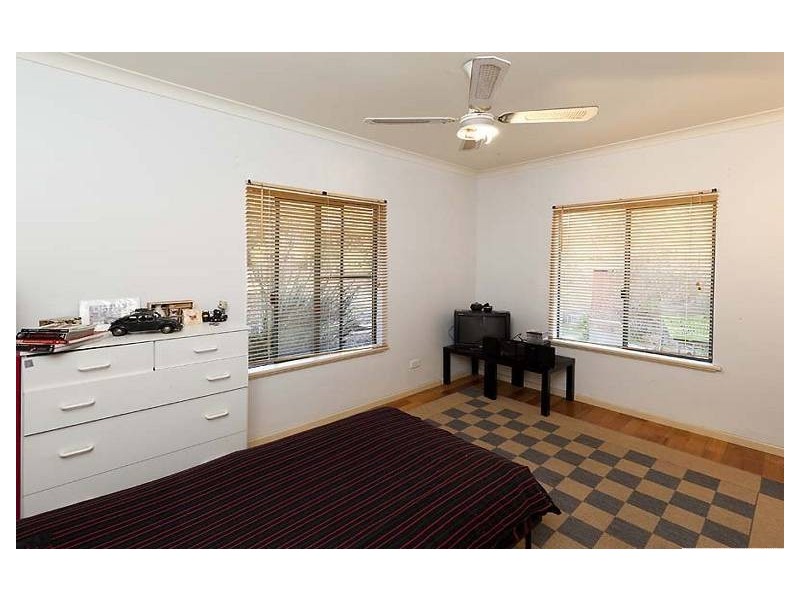 4 Robinson Road, Roleystone WA 6111