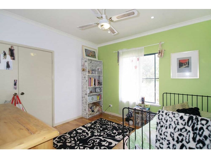 4 Robinson Road, Roleystone WA 6111