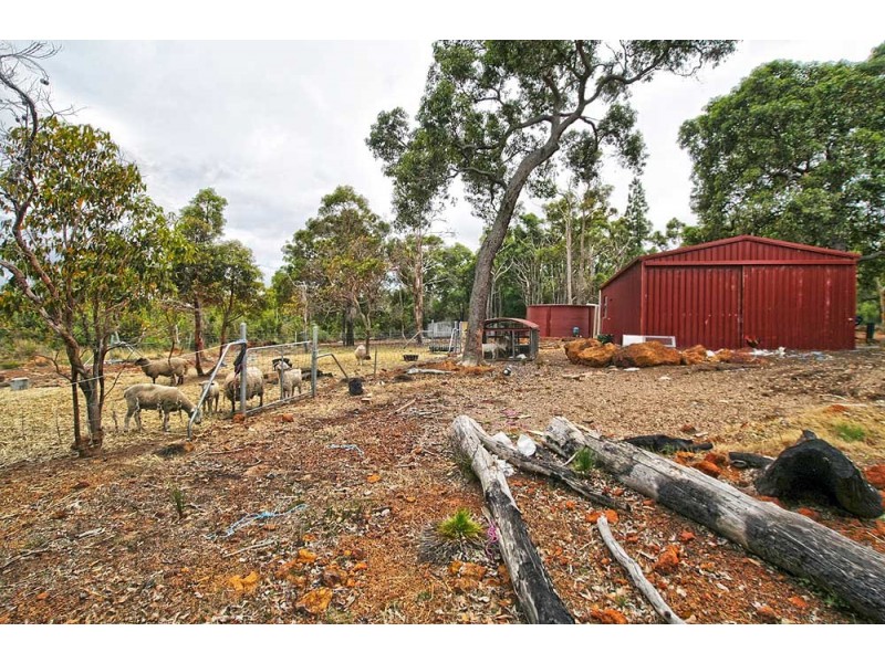 4 Robinson Road, Roleystone WA 6111