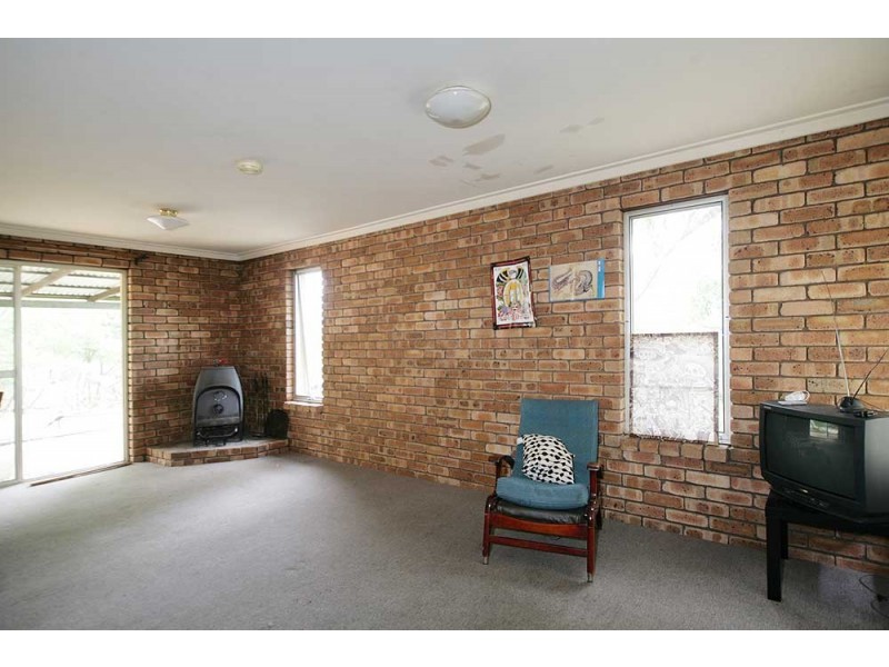 4 Robinson Road, Roleystone WA 6111