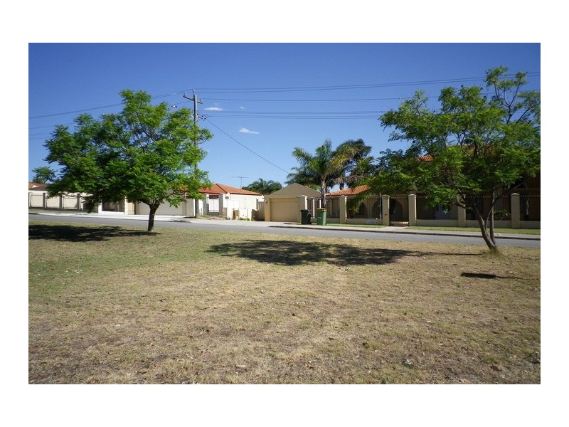 15B Kardinya Rd, Kardinya WA 6163