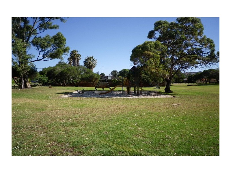 15B Kardinya Rd, Kardinya WA 6163