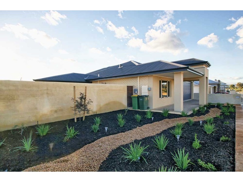 11 Barrington Avenue, Champion Lakes WA 6111