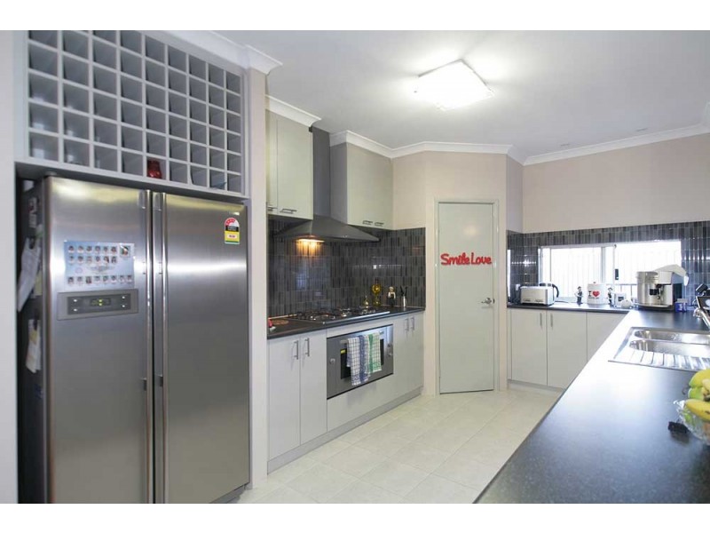 11 Barrington Avenue, Champion Lakes WA 6111