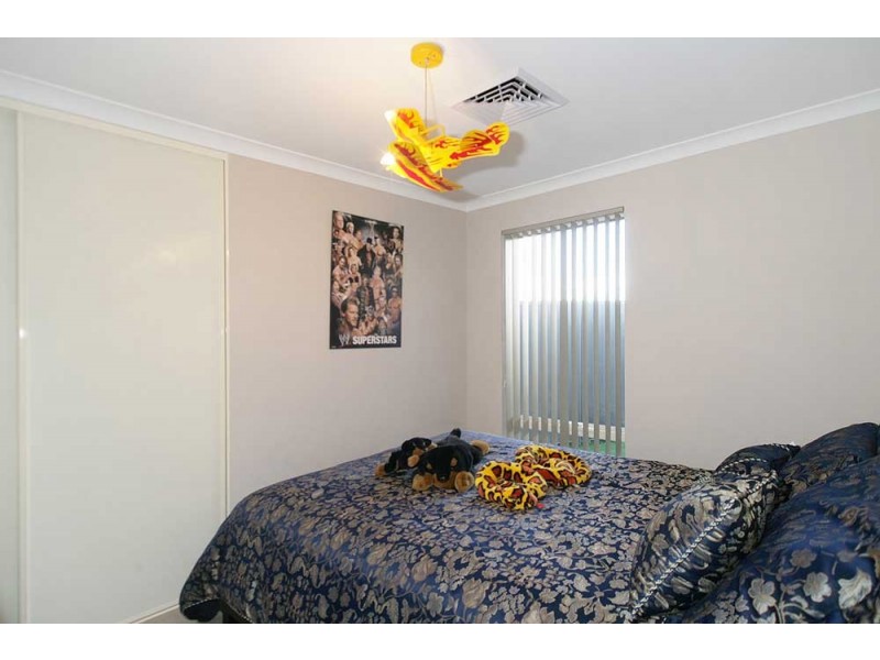 11 Barrington Avenue, Champion Lakes WA 6111