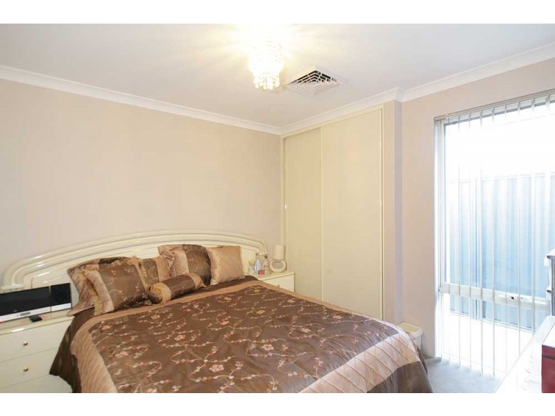 11 Barrington Avenue, Champion Lakes WA 6111