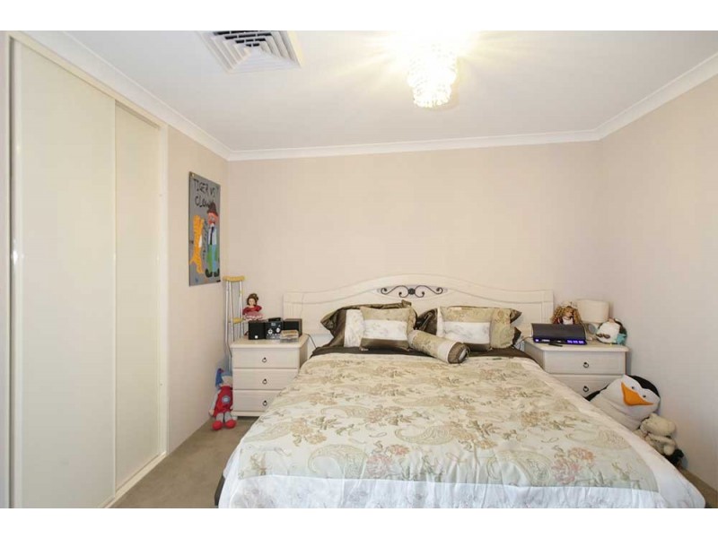 11 Barrington Avenue, Champion Lakes WA 6111