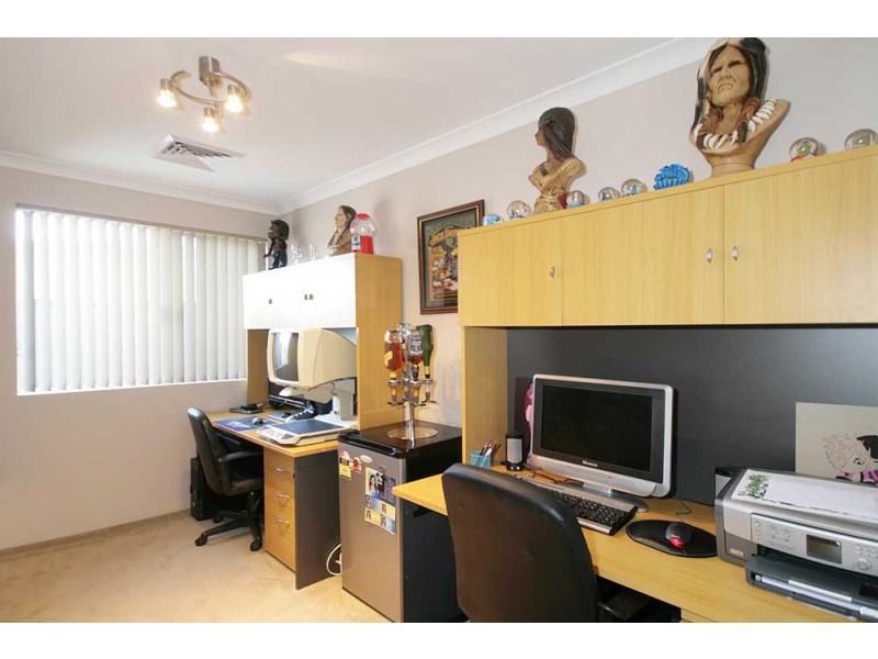 11 Barrington Avenue, Champion Lakes WA 6111