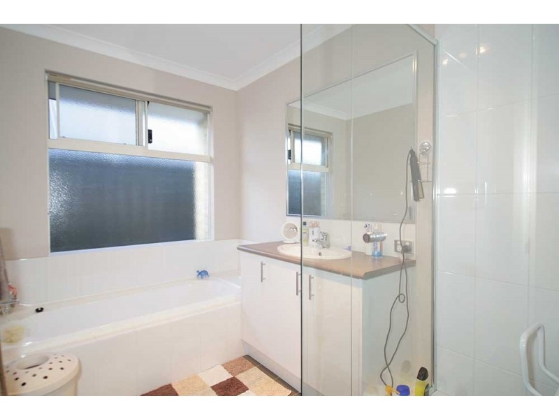 11 Barrington Avenue, Champion Lakes WA 6111