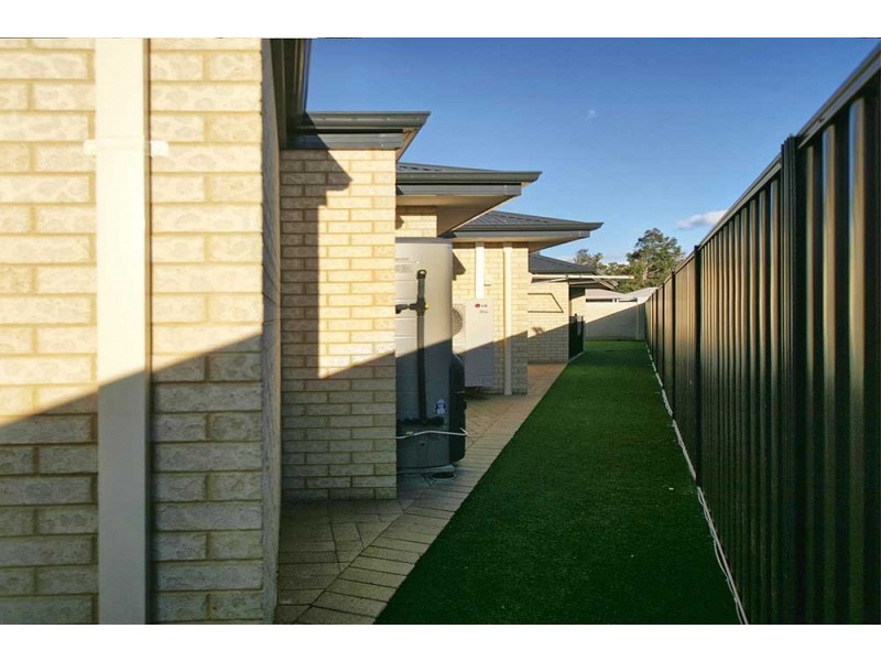 11 Barrington Avenue, Champion Lakes WA 6111