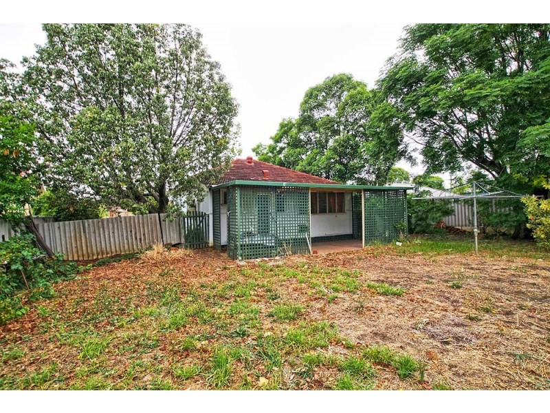 32 Dale Road, Armadale WA 6112