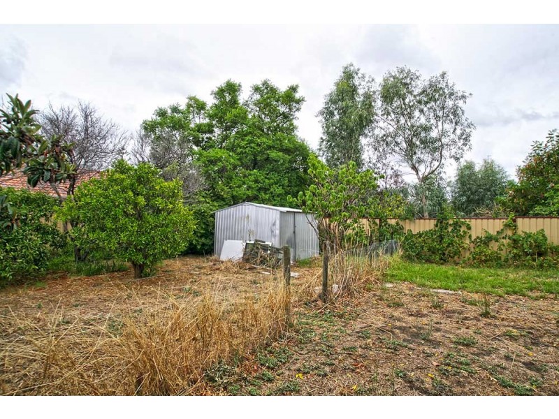 32 Dale Road, Armadale WA 6112