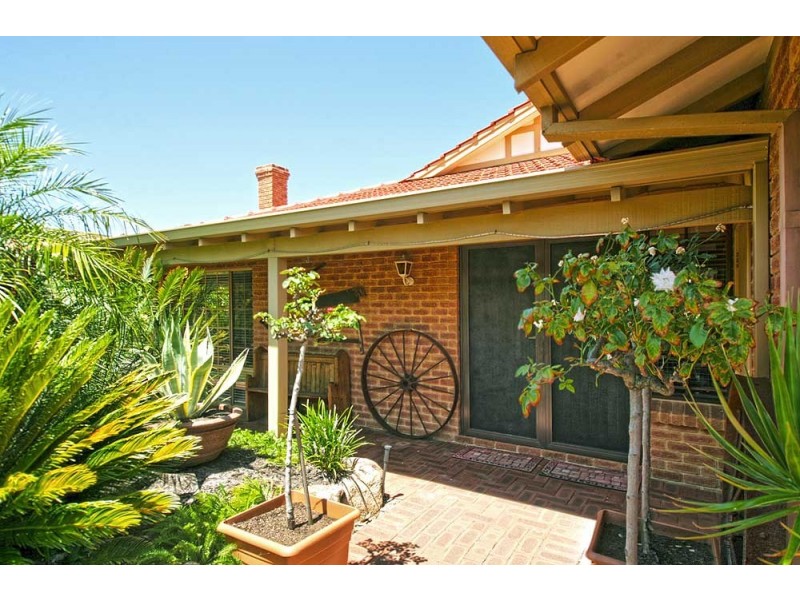 10 Camelot Court, Thornlie WA 6108