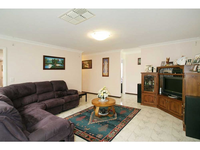 14 Aster Court, Thornlie WA 6108