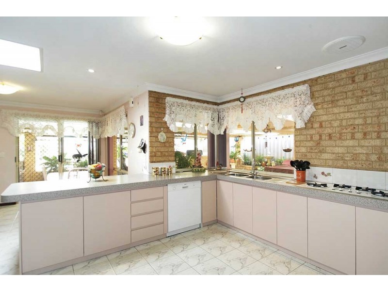 14 Aster Court, Thornlie WA 6108