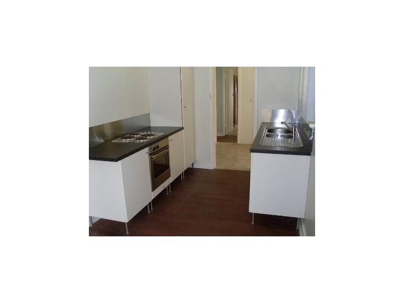 8 Westfield Street, Maddington WA 6109