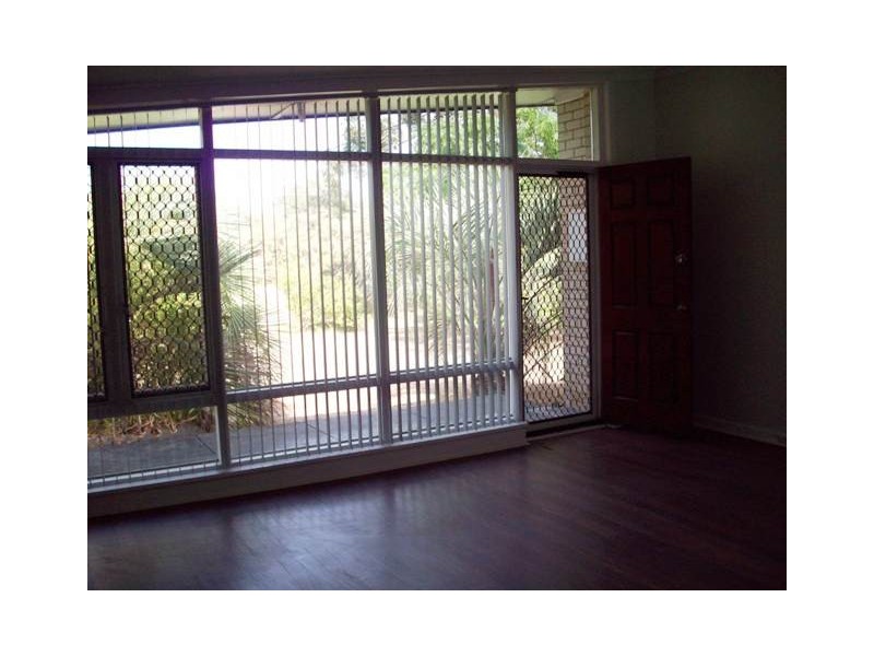 8 Westfield Street, Maddington WA 6109