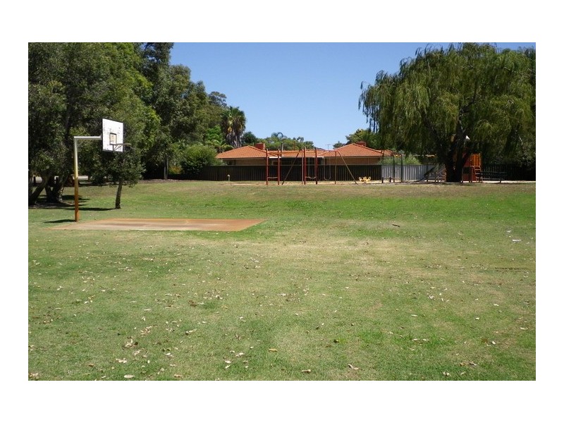 25 Aston Way, Gosnells WA 6110