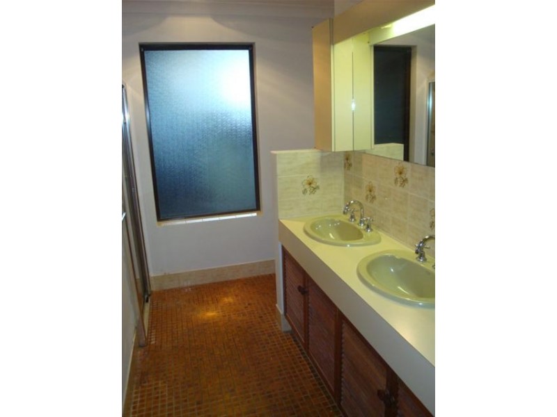 10 Northward Road, Roleystone WA 6111