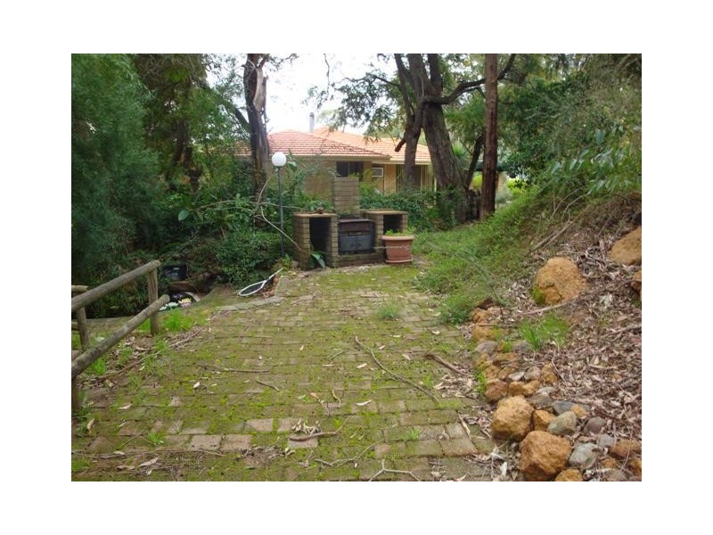 10 Northward Road, Roleystone WA 6111