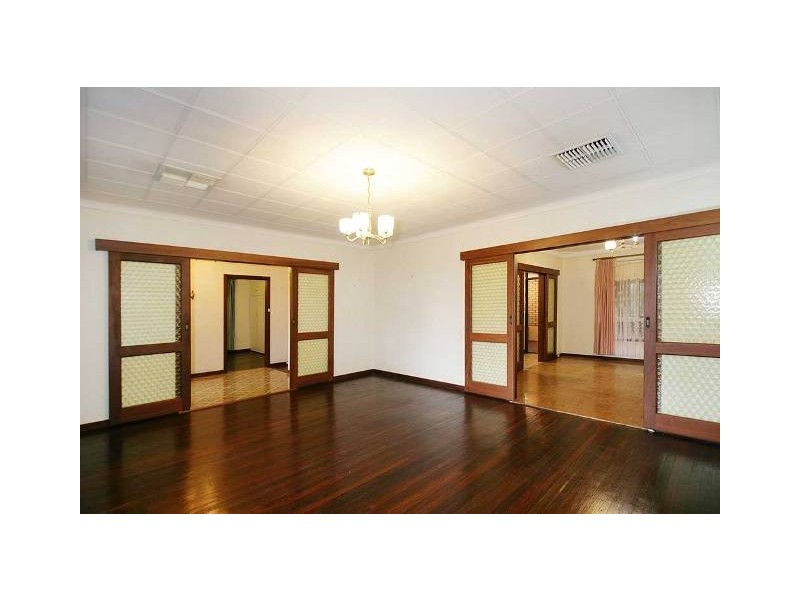 7 Nethercott Street, Huntingdale WA 6110