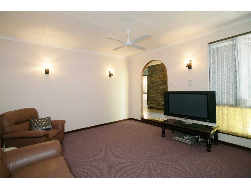 34 Sutherland Drive, Thornlie WA 6108