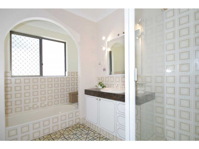 34 Sutherland Drive, Thornlie WA 6108