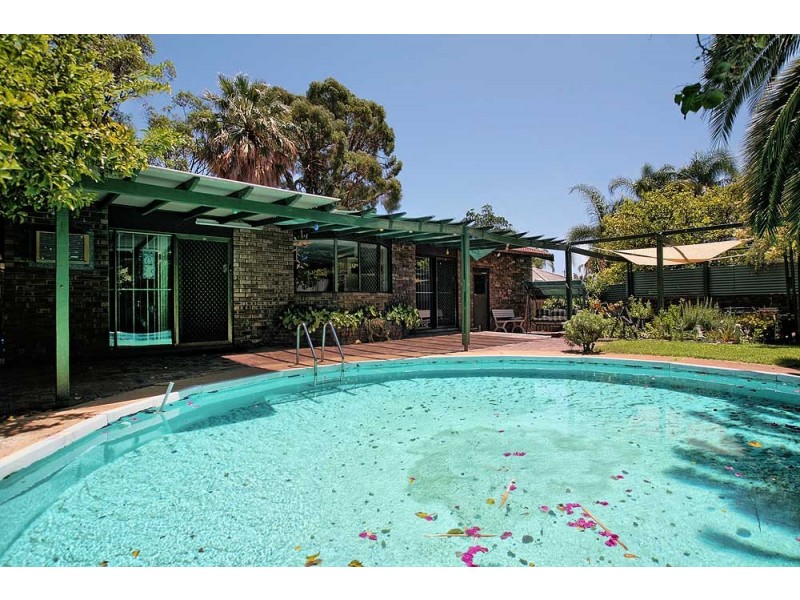 34 Sutherland Drive, Thornlie WA 6108