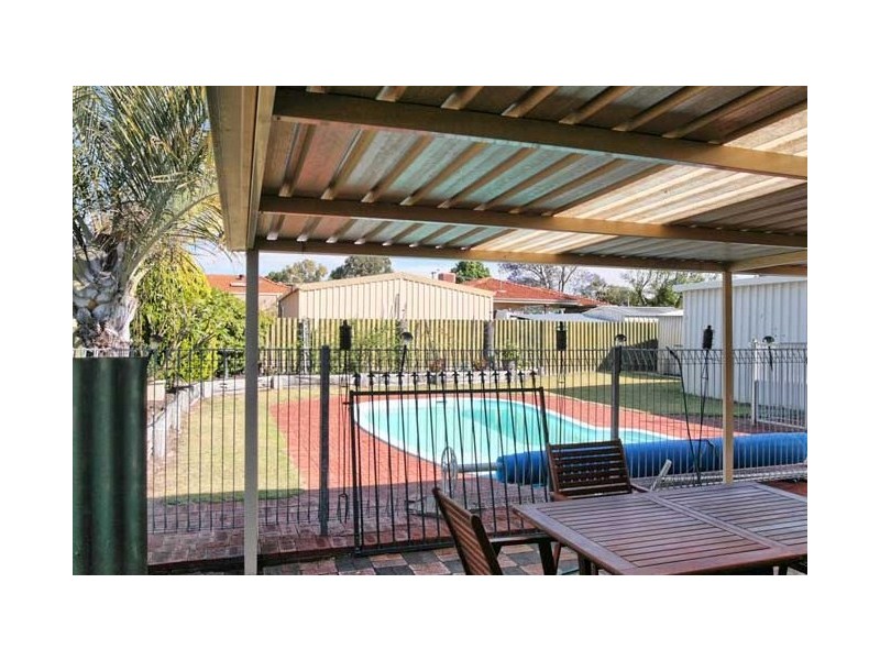 5 Durnsford Way, Camillo WA 6111