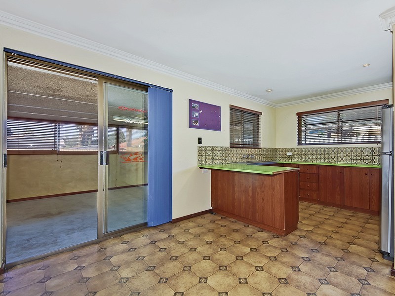 61 Lyrebird Way, Thornlie WA 6108