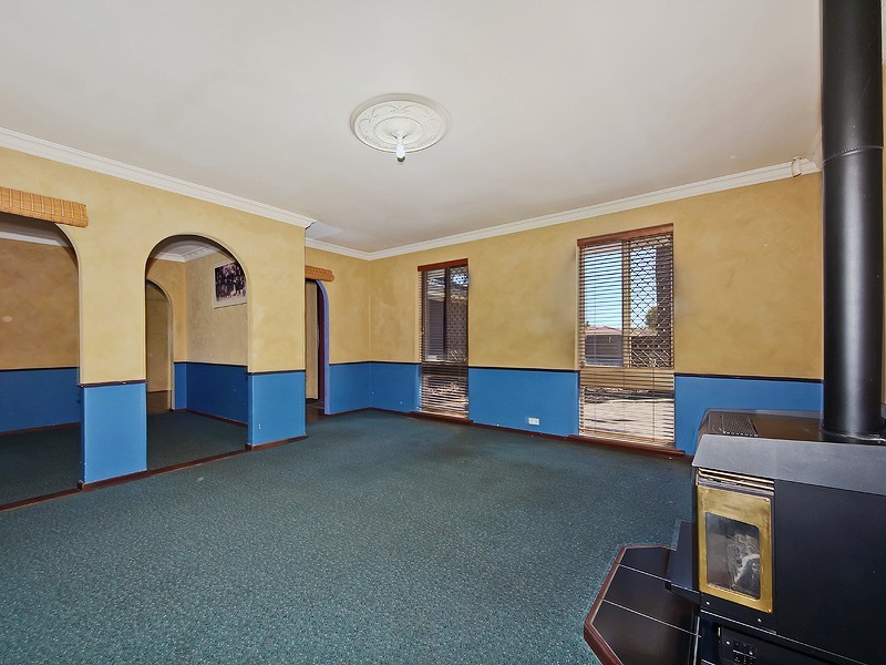 61 Lyrebird Way, Thornlie WA 6108