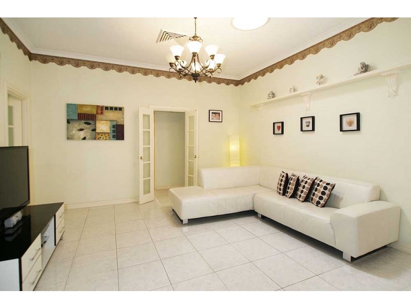 39 Sugarwood Drive, Thornlie WA 6108