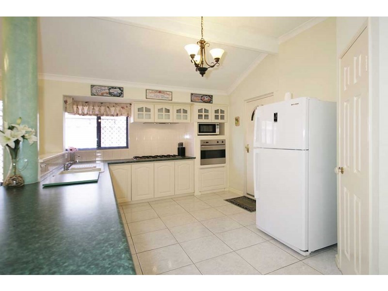 39 Sugarwood Drive, Thornlie WA 6108