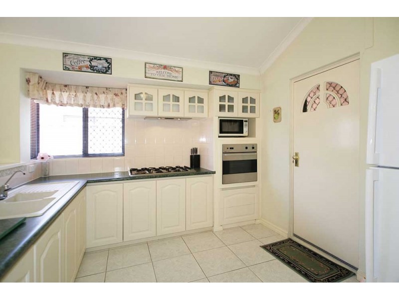 39 Sugarwood Drive, Thornlie WA 6108