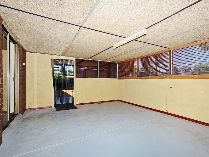 61 Lyrebird Way, Thornlie WA 6108