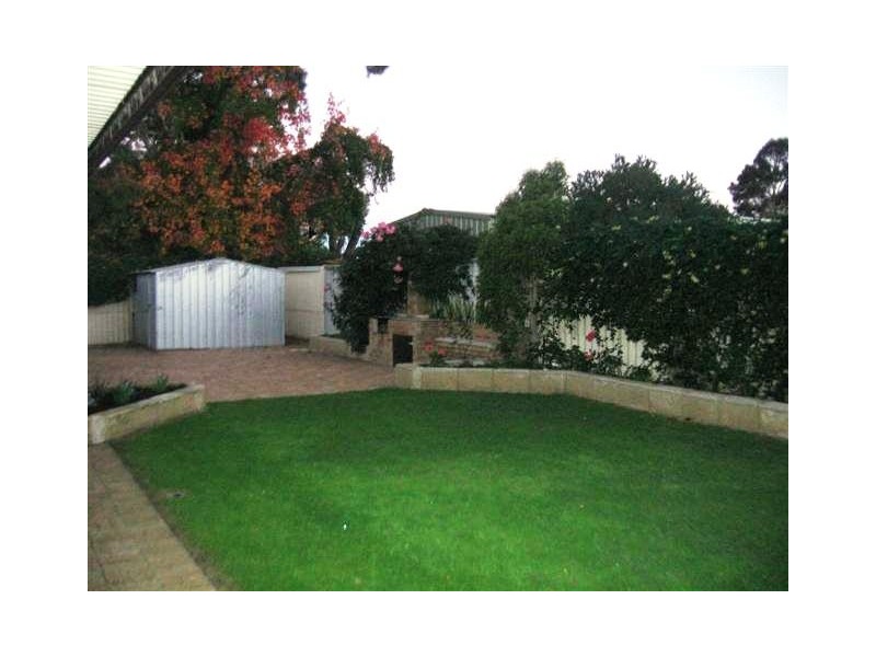 12 Lindy Way, Camillo WA 6111