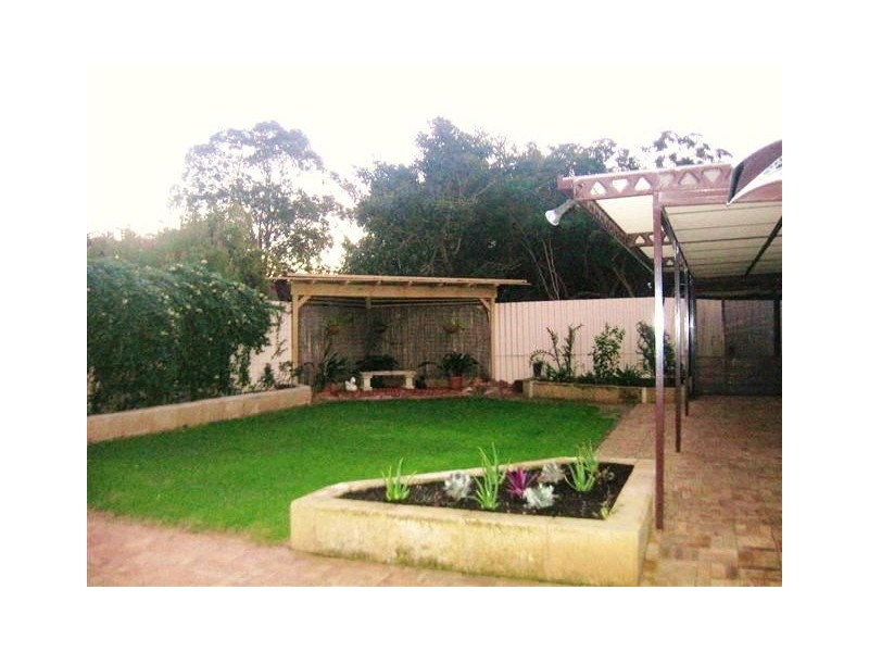 12 Lindy Way, Camillo WA 6111