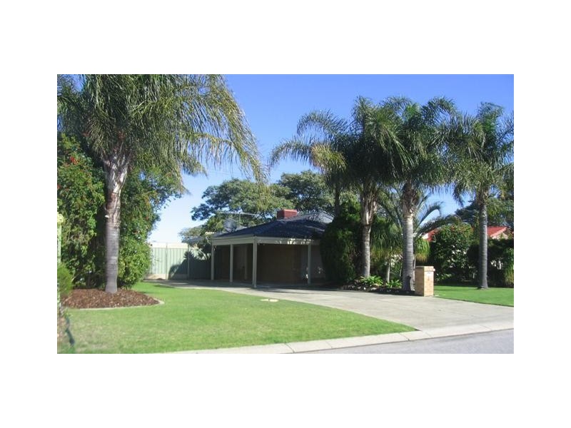 4 Hampton Court, Thornlie WA 6108