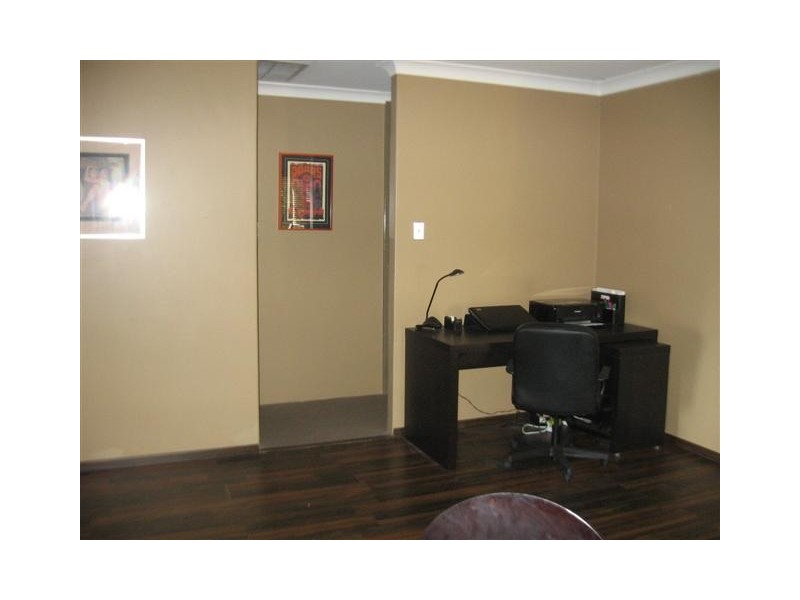 20 Honeysuckle Place, Thornlie WA 6108