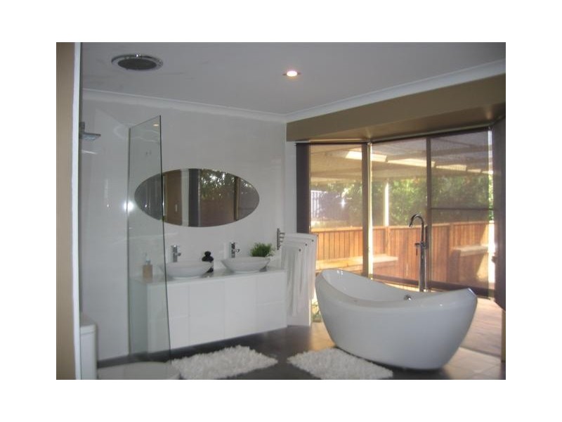 20 Honeysuckle Place, Thornlie WA 6108