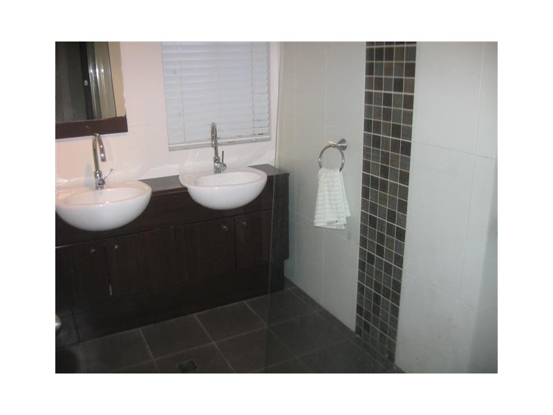 20 Honeysuckle Place, Thornlie WA 6108