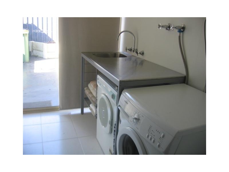 20 Honeysuckle Place, Thornlie WA 6108