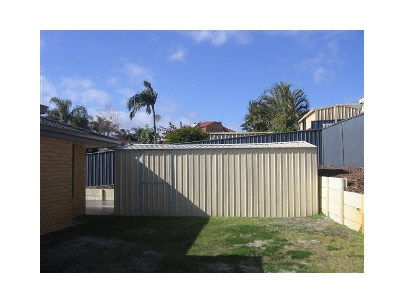 20 Honeysuckle Place, Thornlie WA 6108