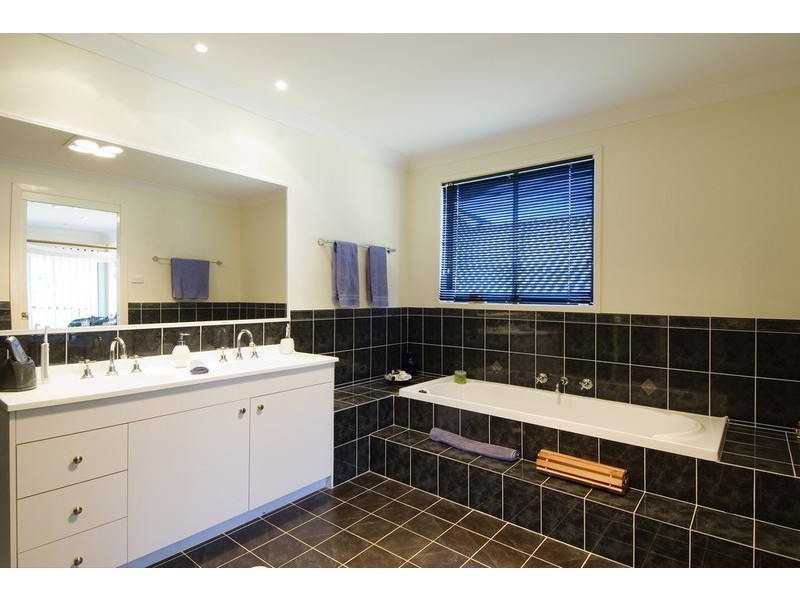 1 Cedar Grove, Frenchs Forest NSW 2086